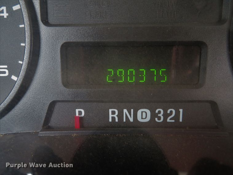 image for item DE8258 2006 Ford F350 Super Duty XLT Crew Cab utility bed pickup truck