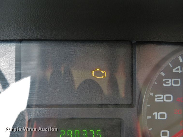 image for item DE8258 2006 Ford F350 Super Duty XLT Crew Cab utility bed pickup truck