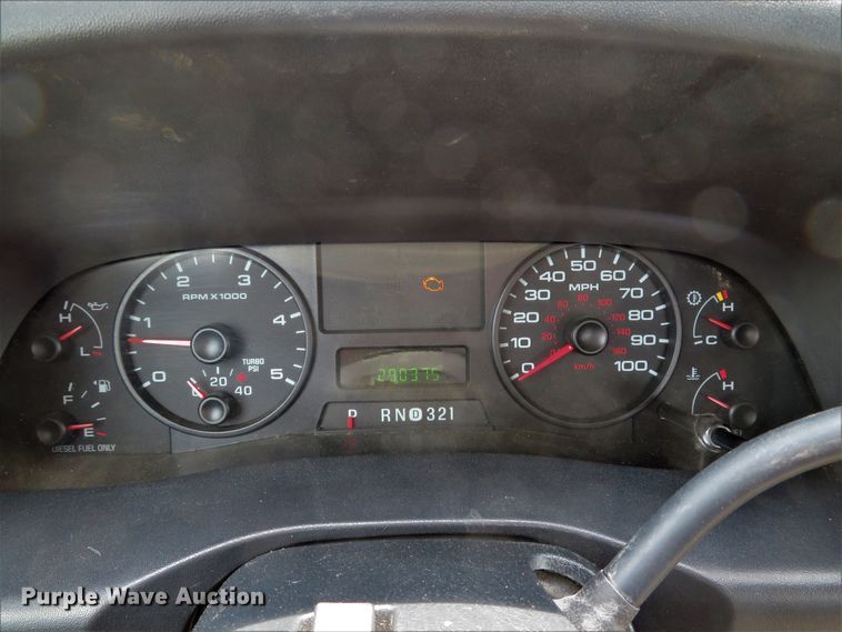 image for item DE8258 2006 Ford F350 Super Duty XLT Crew Cab utility bed pickup truck