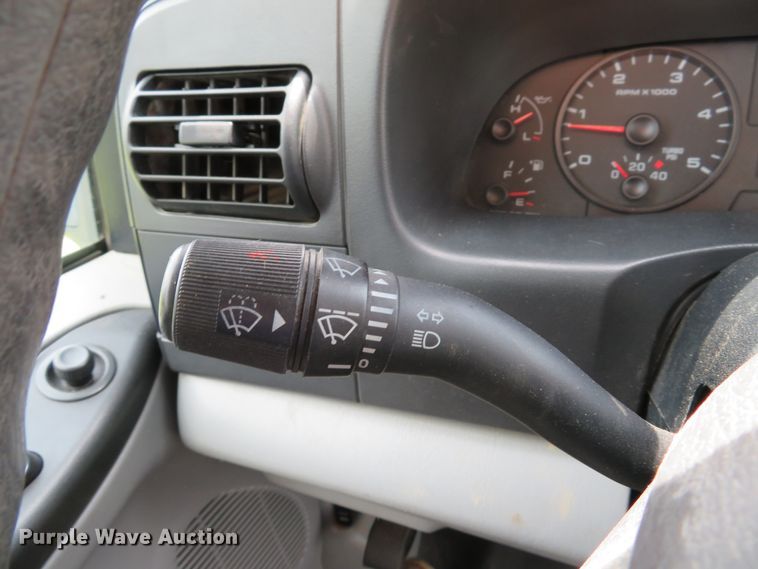 image for item DE8258 2006 Ford F350 Super Duty XLT Crew Cab utility bed pickup truck