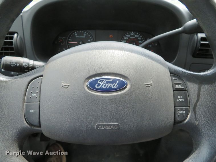 image for item DE8258 2006 Ford F350 Super Duty XLT Crew Cab utility bed pickup truck