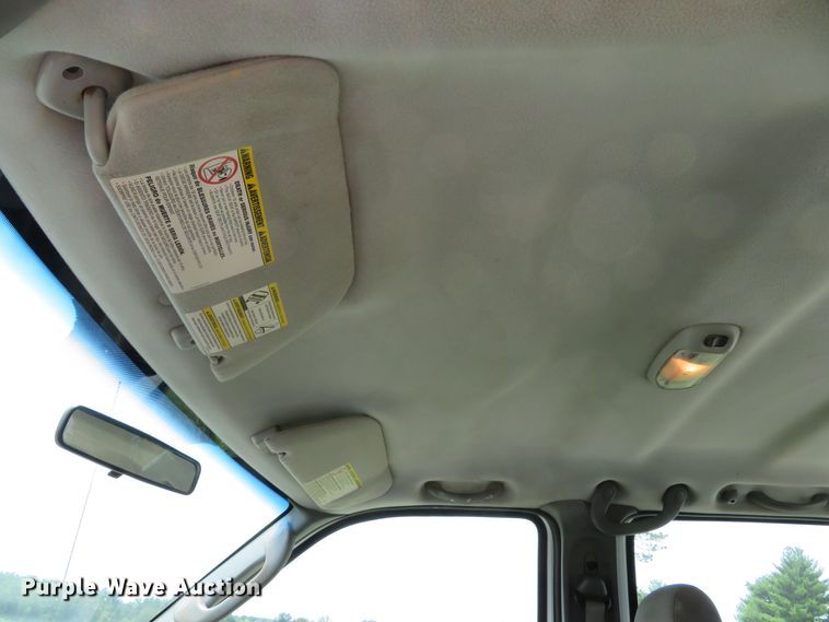 image for item DE8258 2006 Ford F350 Super Duty XLT Crew Cab utility bed pickup truck