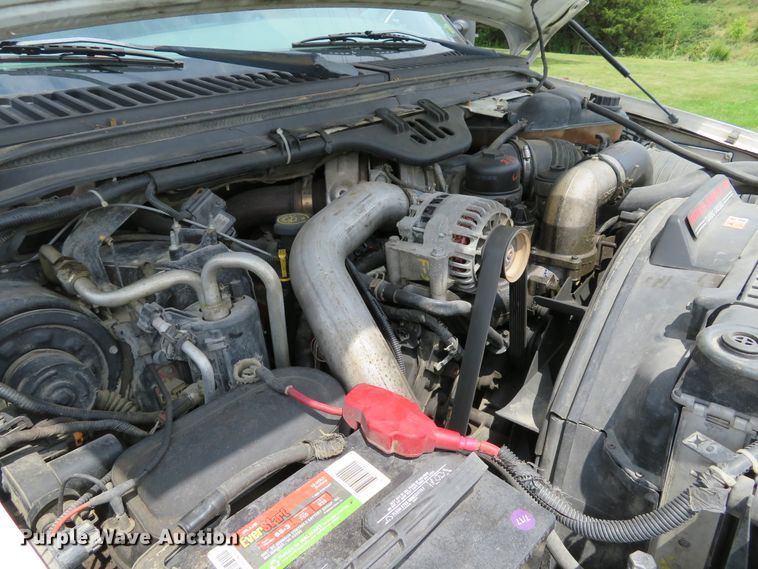 image for item DE8258 2006 Ford F350 Super Duty XLT Crew Cab utility bed pickup truck