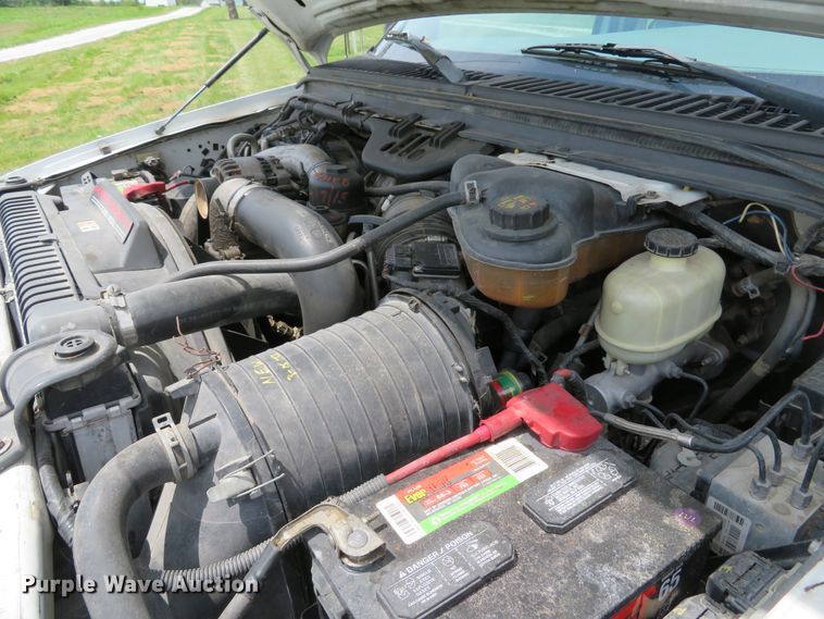 image for item DE8258 2006 Ford F350 Super Duty XLT Crew Cab utility bed pickup truck