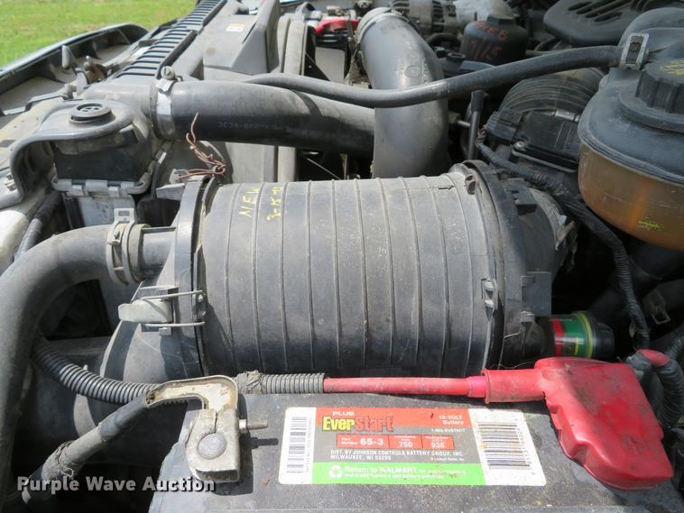 image for item DE8258 2006 Ford F350 Super Duty XLT Crew Cab utility bed pickup truck