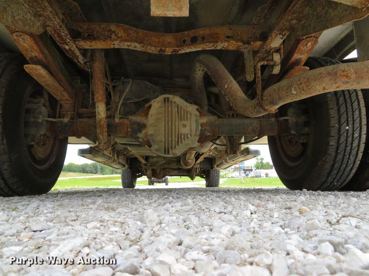 image for item DE8258 2006 Ford F350 Super Duty XLT Crew Cab utility bed pickup truck