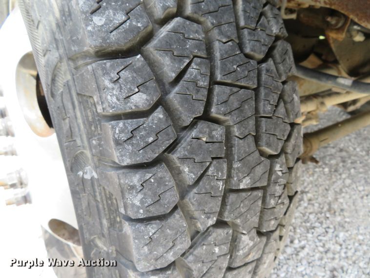 image for item DE8258 2006 Ford F350 Super Duty XLT Crew Cab utility bed pickup truck