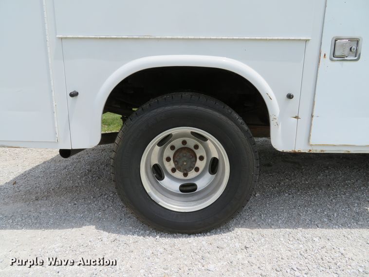 image for item DE8258 2006 Ford F350 Super Duty XLT Crew Cab utility bed pickup truck