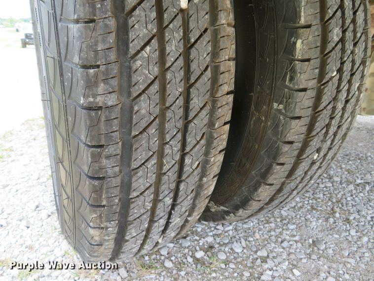 image for item DE8258 2006 Ford F350 Super Duty XLT Crew Cab utility bed pickup truck