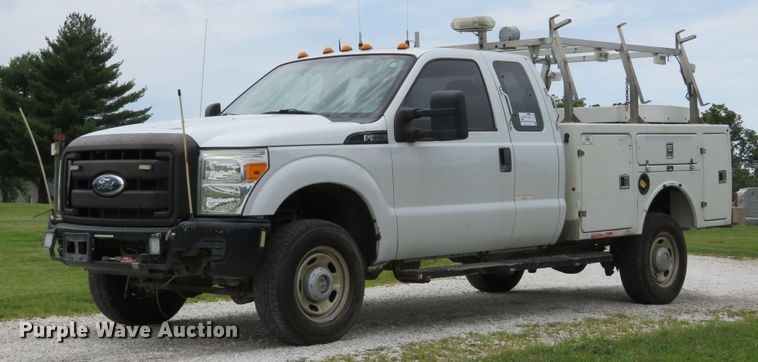 image for item DE8259 2011 Ford F350 Super Duty XL SuperCab utility bed pickup truck