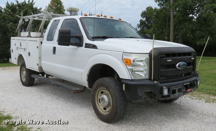 image for item DE8259 2011 Ford F350 Super Duty XL SuperCab utility bed pickup truck