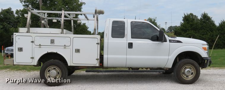 image for item DE8259 2011 Ford F350 Super Duty XL SuperCab utility bed pickup truck