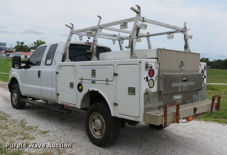 image for item DE8259 2011 Ford F350 Super Duty XL SuperCab utility bed pickup truck