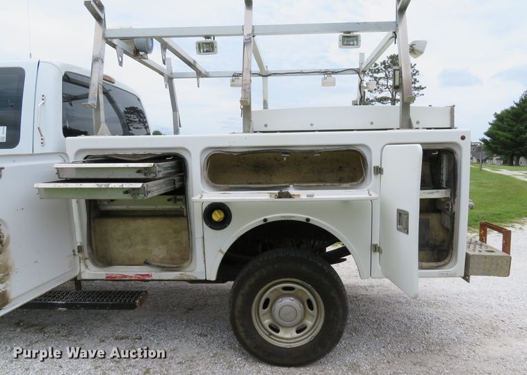 image for item DE8259 2011 Ford F350 Super Duty XL SuperCab utility bed pickup truck