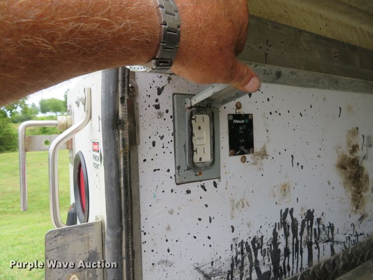 image for item DE8259 2011 Ford F350 Super Duty XL SuperCab utility bed pickup truck