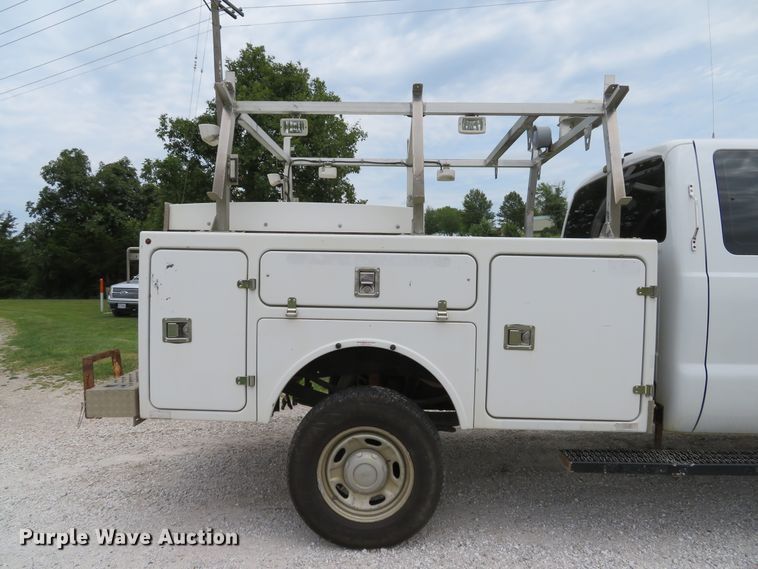 image for item DE8259 2011 Ford F350 Super Duty XL SuperCab utility bed pickup truck