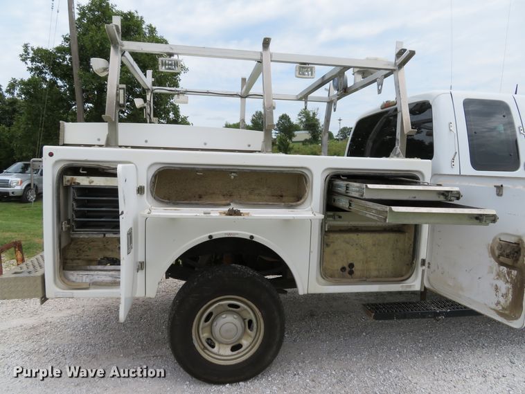 image for item DE8259 2011 Ford F350 Super Duty XL SuperCab utility bed pickup truck