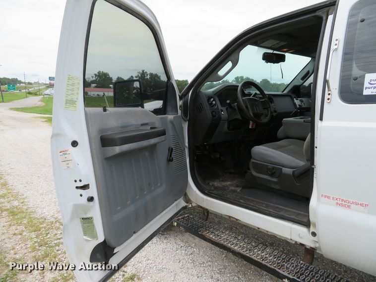 image for item DE8259 2011 Ford F350 Super Duty XL SuperCab utility bed pickup truck