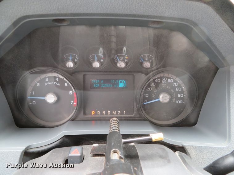 image for item DE8259 2011 Ford F350 Super Duty XL SuperCab utility bed pickup truck