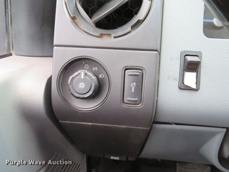 image for item DE8259 2011 Ford F350 Super Duty XL SuperCab utility bed pickup truck