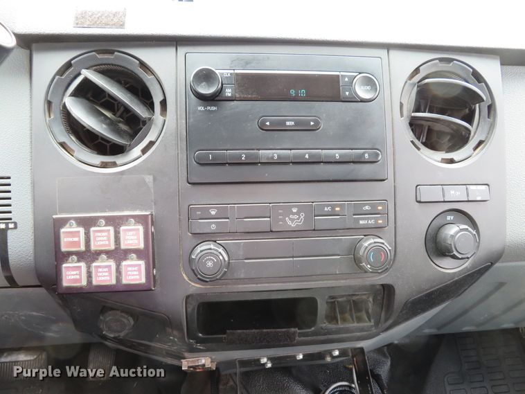 image for item DE8259 2011 Ford F350 Super Duty XL SuperCab utility bed pickup truck