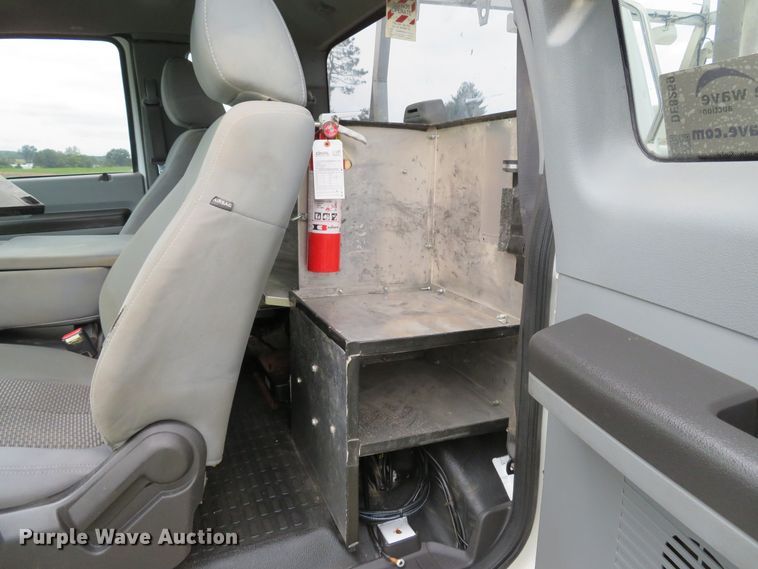 image for item DE8259 2011 Ford F350 Super Duty XL SuperCab utility bed pickup truck