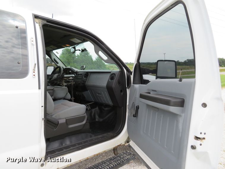 image for item DE8259 2011 Ford F350 Super Duty XL SuperCab utility bed pickup truck