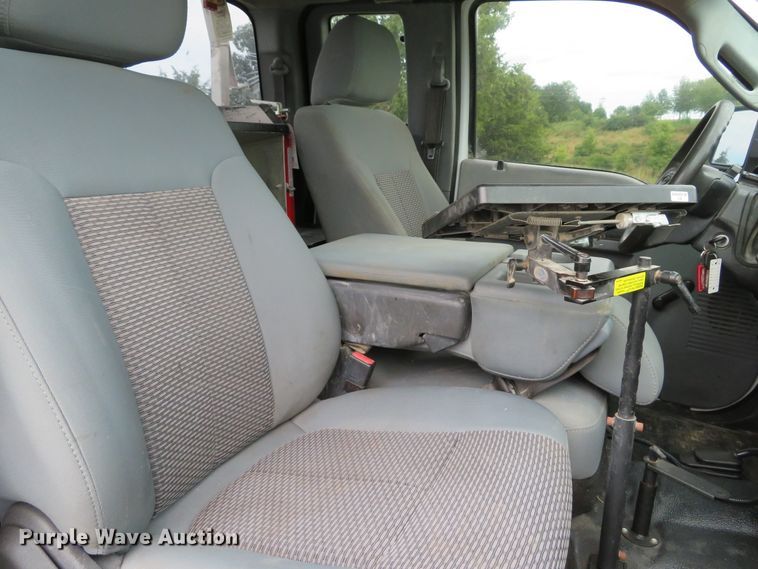 image for item DE8259 2011 Ford F350 Super Duty XL SuperCab utility bed pickup truck