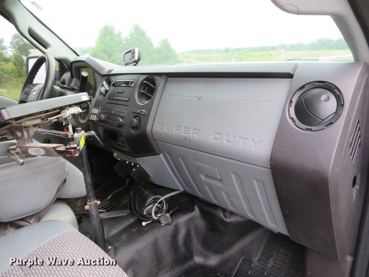 image for item DE8259 2011 Ford F350 Super Duty XL SuperCab utility bed pickup truck