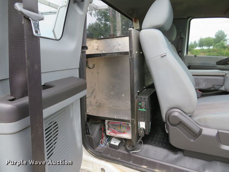 image for item DE8259 2011 Ford F350 Super Duty XL SuperCab utility bed pickup truck