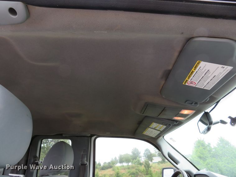 image for item DE8259 2011 Ford F350 Super Duty XL SuperCab utility bed pickup truck