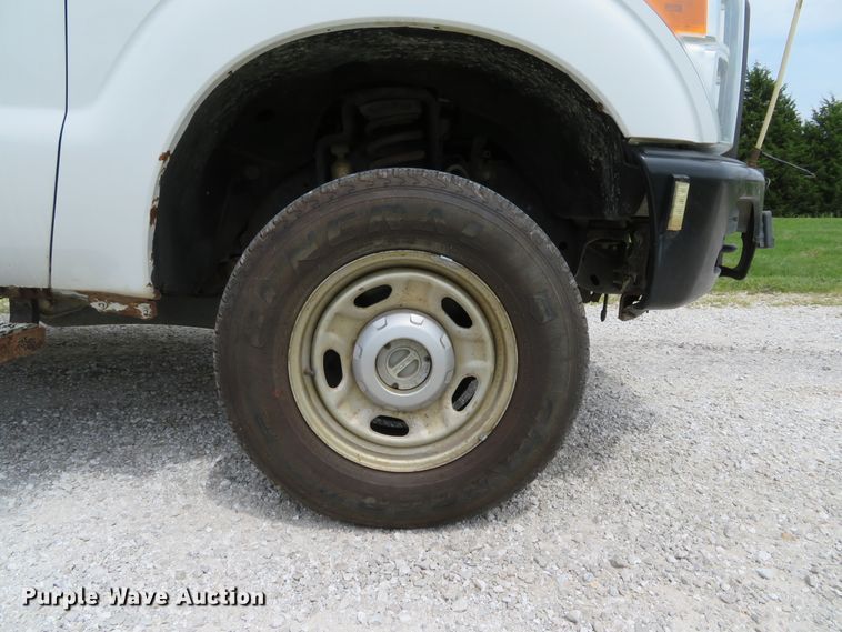 image for item DE8259 2011 Ford F350 Super Duty XL SuperCab utility bed pickup truck