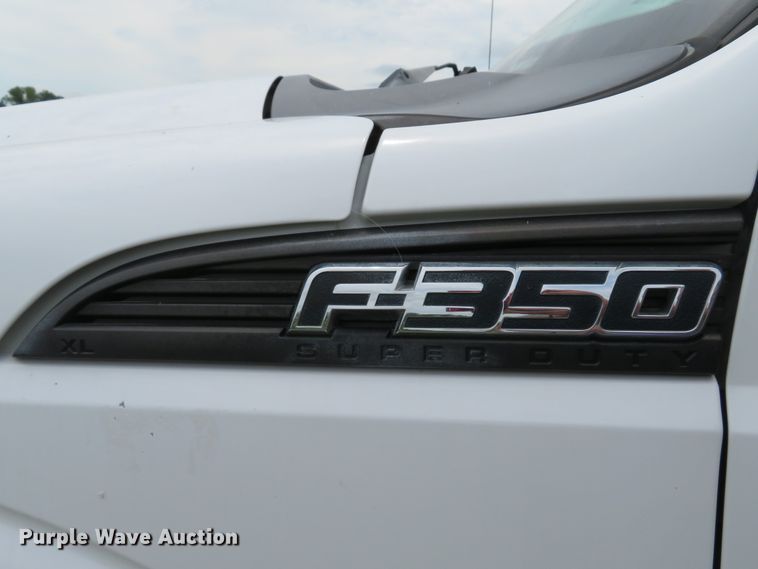 image for item DE8259 2011 Ford F350 Super Duty XL SuperCab utility bed pickup truck