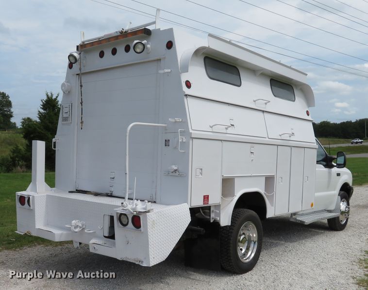 image for item DE8261 2002 Ford F550 Super Duty XL utility truck