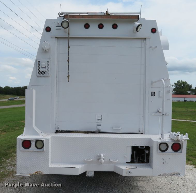 image for item DE8261 2002 Ford F550 Super Duty XL utility truck