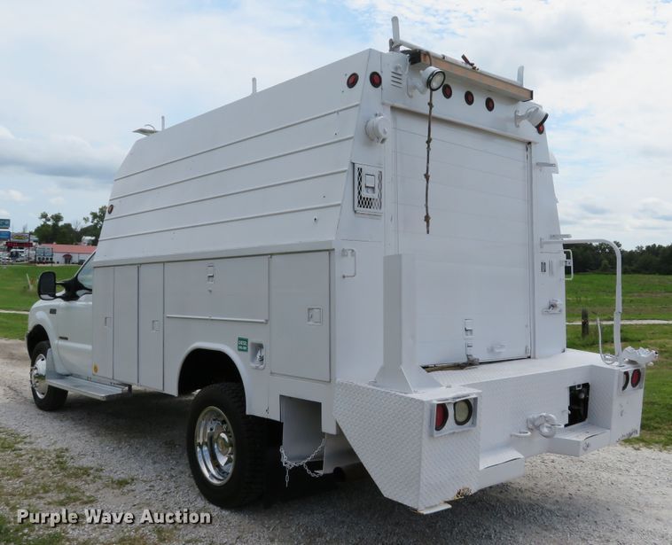 image for item DE8261 2002 Ford F550 Super Duty XL utility truck