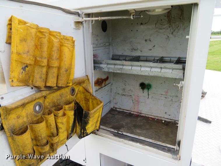 image for item DE8261 2002 Ford F550 Super Duty XL utility truck