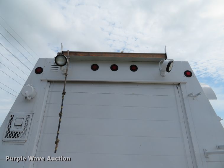 image for item DE8261 2002 Ford F550 Super Duty XL utility truck