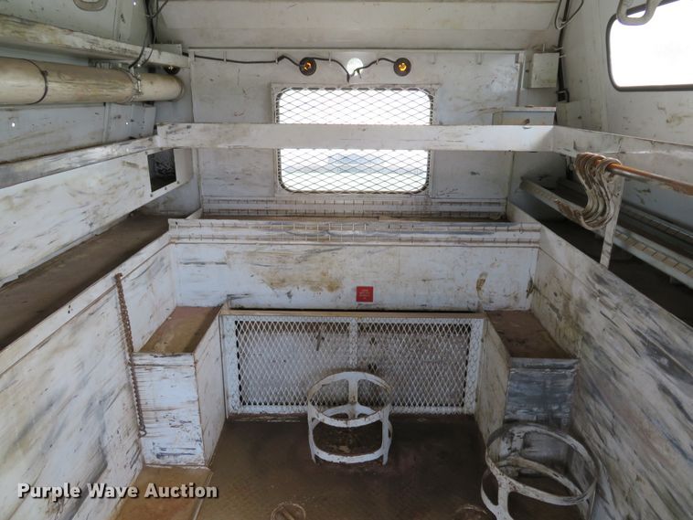 image for item DE8261 2002 Ford F550 Super Duty XL utility truck