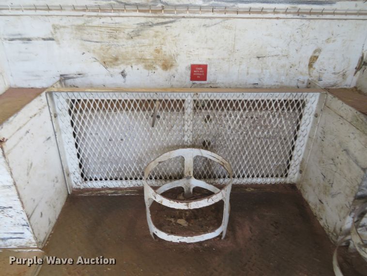 image for item DE8261 2002 Ford F550 Super Duty XL utility truck