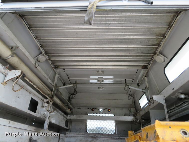 image for item DE8261 2002 Ford F550 Super Duty XL utility truck