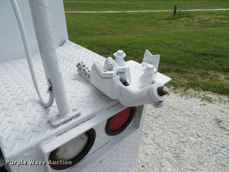 image for item DE8261 2002 Ford F550 Super Duty XL utility truck