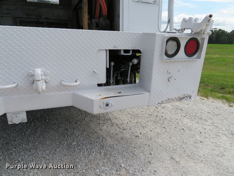 image for item DE8261 2002 Ford F550 Super Duty XL utility truck