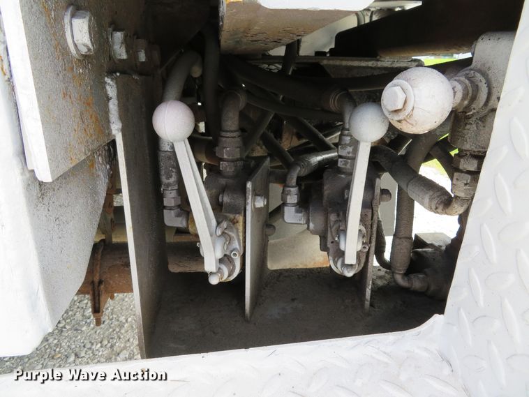 image for item DE8261 2002 Ford F550 Super Duty XL utility truck