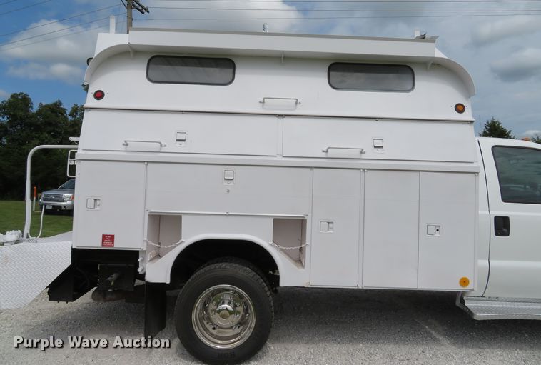 image for item DE8261 2002 Ford F550 Super Duty XL utility truck