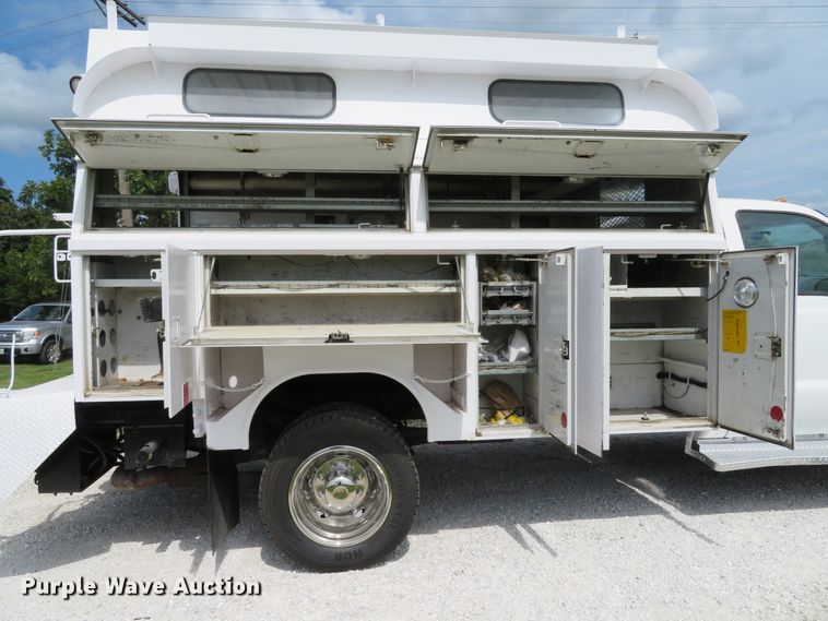 image for item DE8261 2002 Ford F550 Super Duty XL utility truck