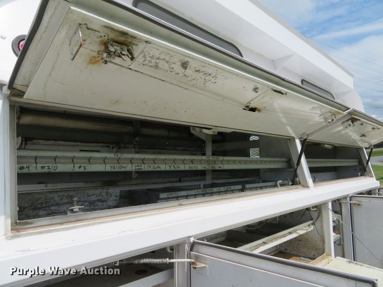 image for item DE8261 2002 Ford F550 Super Duty XL utility truck