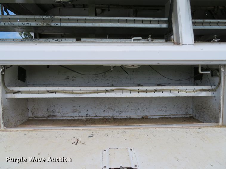 image for item DE8261 2002 Ford F550 Super Duty XL utility truck