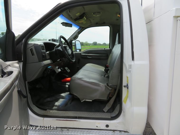 image for item DE8261 2002 Ford F550 Super Duty XL utility truck