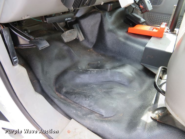 image for item DE8261 2002 Ford F550 Super Duty XL utility truck